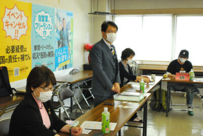 文化への直接的支援を実現させたいと話す田村衆院議員（左から２人目）＝２３日、福岡市