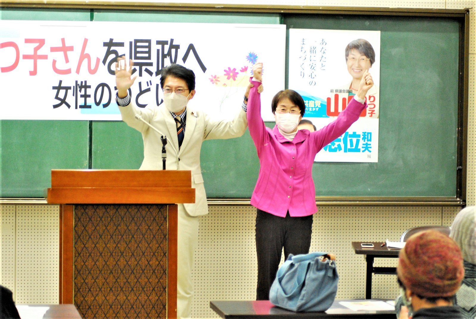 県議選勝利に向け訴える（左から）田村、山口両氏＝１９日、北九州市若松区