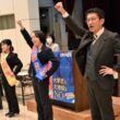 選挙の勝利に団結頑張ろうを唱和する（右から）田村、高岡、平岡の各氏ら＝１９日、熊本県水俣市