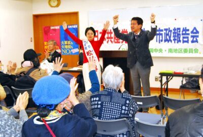 総選挙勝利への決意をのべる（右から）田村、松尾両氏＝23日、福岡市南区
