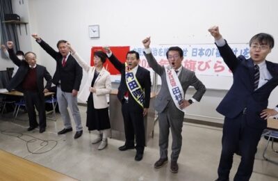 ６日　長崎で党旗びらき　ガンバロー