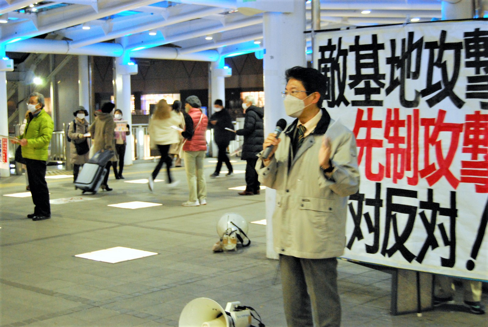 世論と運動で阻止しようと訴える田村氏＝15日、北九州市小倉北区