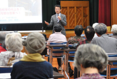 食料自給率を上げ、日本農業を守ろうと訴える田村氏＝２７日、大分県中津市