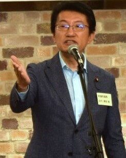 あいさつする田村氏＝２５日、福岡市内②