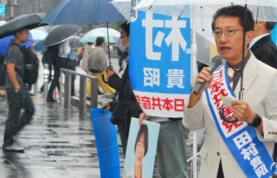 自民党政治に厳しい審判を下そうと訴える田村議員＝２日、福岡市博多区 (1)