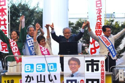 総選挙勝利を訴える（右から）田村、市田、いちのせ、山田、かわの各氏＝10日、北九州市小倉北区