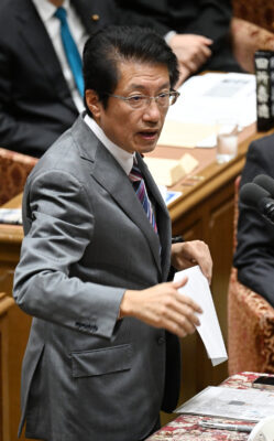 質問する田村貴昭議員＝１２月１２日、衆院予算委②