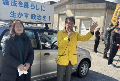 街頭で訴える（左から）橋口、田村の両氏＝６日、鹿児島県西之表市