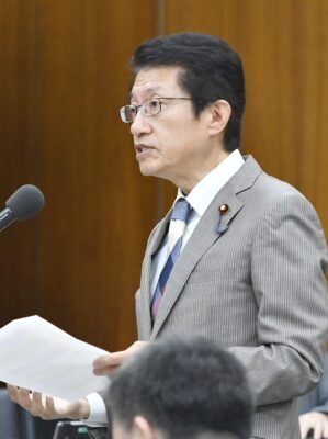 質問する田村貴昭議員＝５月１６日、衆院厚労委