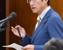 質問する田村貴昭議員＝５月21日、衆院厚労委