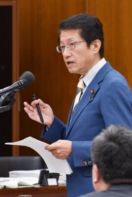 質問する田村貴昭議員＝５月21日、衆院厚労委