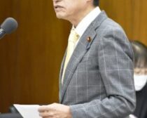 質問する田村貴昭議員＝５月１４日、衆院厚労委
