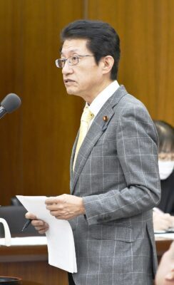 質問する田村貴昭議員＝５月１４日、衆院厚労委