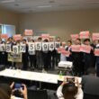 全国から集まった署名数を発表する参加者＝５月15日、衆院第２議員会館