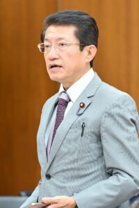 質問する田村貴昭議員＝５月２８日、衆院厚労委
