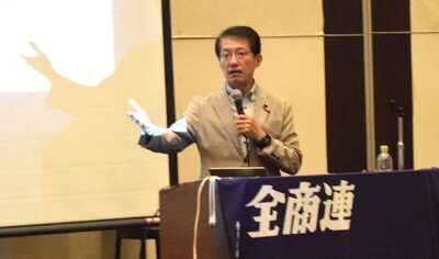 「今こそ政治を変えるとき」と訴える田村氏＝21日、福岡県久留米市