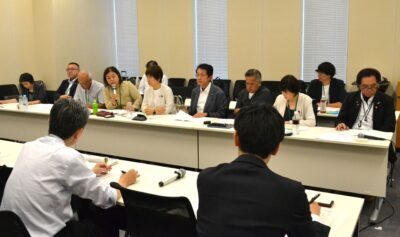 大雨被害の実態に即した支援策を求める要請参加者＝29日、国会内