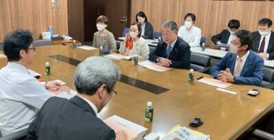 １５日　全国医学部長病院長会議の相良博典会長と懇談