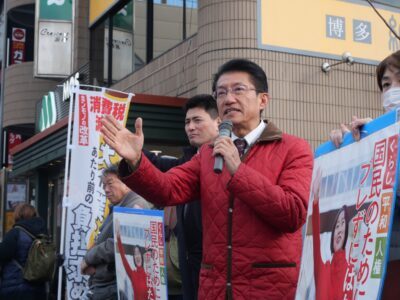 ２５日、薬院駅前で宣伝