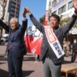 田村候補とともに声援に応える（左）市田副委員長＝３日、宮崎市