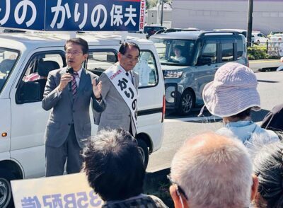 訴える、（左から）田村氏、かりの候補＝16日、宮崎県西都市